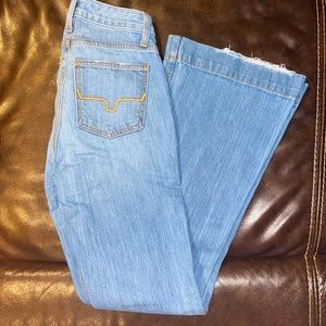 Never worn Kimes Ranch jeans. Size 000 in the waist and 32” in length!
